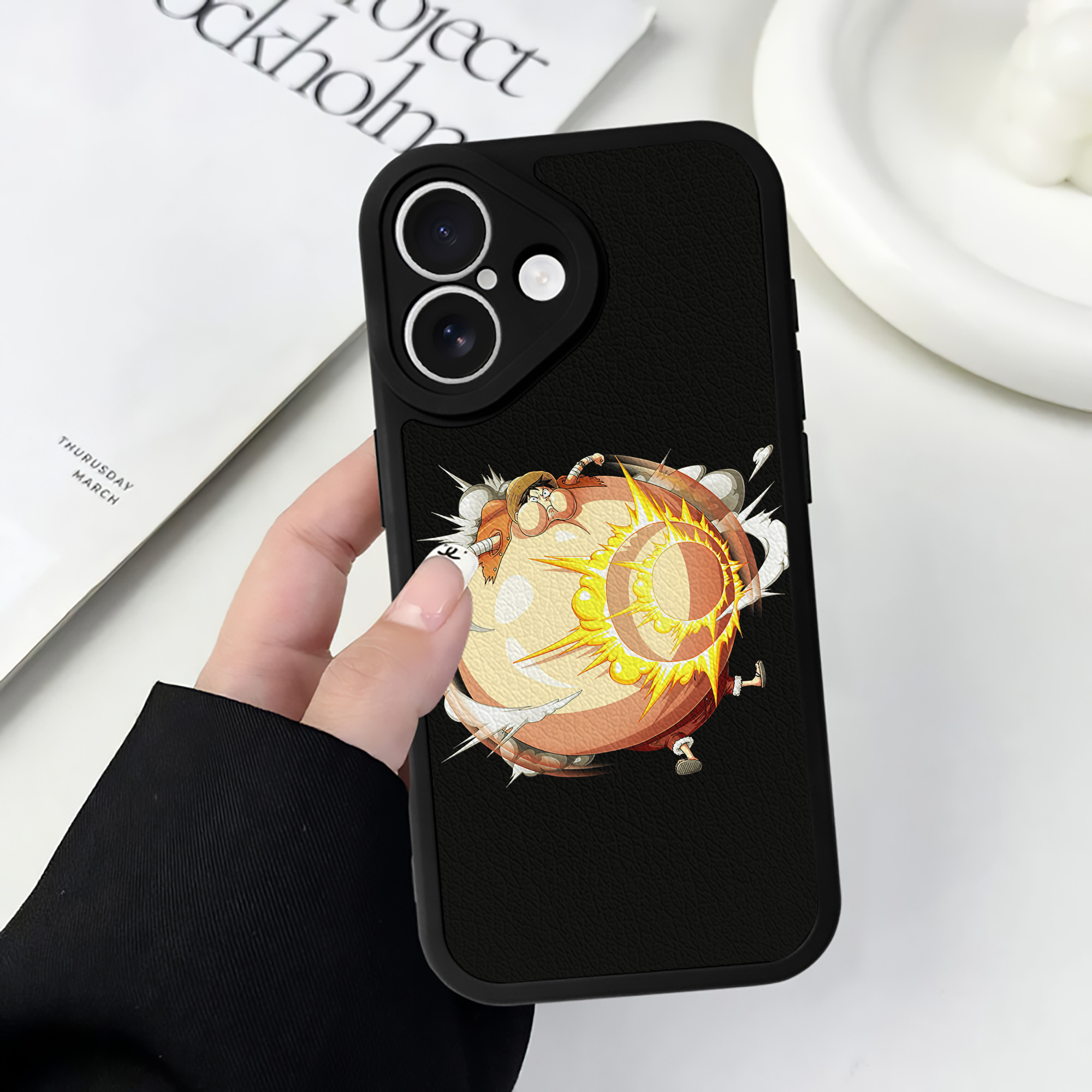 （画像用） ワンピース モンキー・D・ルフィ ONE PIECE Monkey D. Luffy 【iPhone 16シリーズ対応】シリコンスマホケース（レザー調） 材質：シリコン